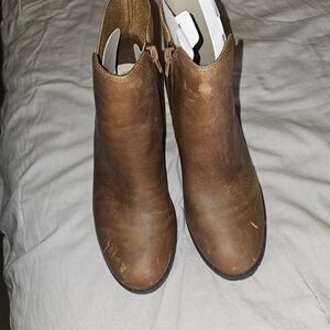 Clarks Tan Leather Women Boots size 7.5W